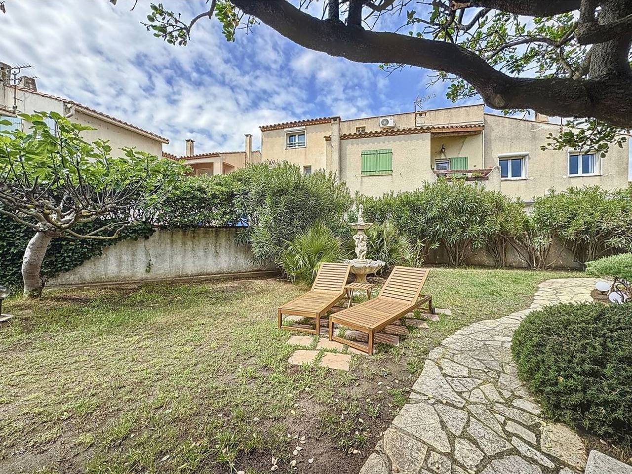 Entire studio, Studio for 2 in Saintes-Maries-de-la-Mer, near beach and village, quiet garden in Saintes-Maries-de-la-Mer, Arles region