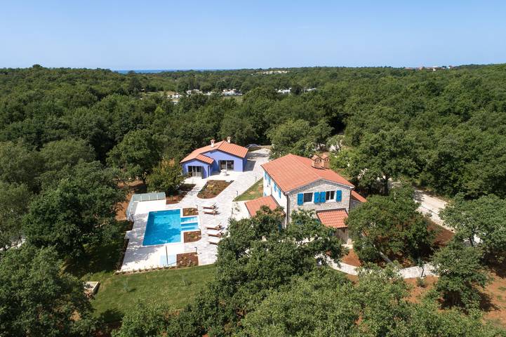 Villa pour 4 personnes, avec Terrasse et Jardin ainsi que Piscine et Vue à Funtana - 2