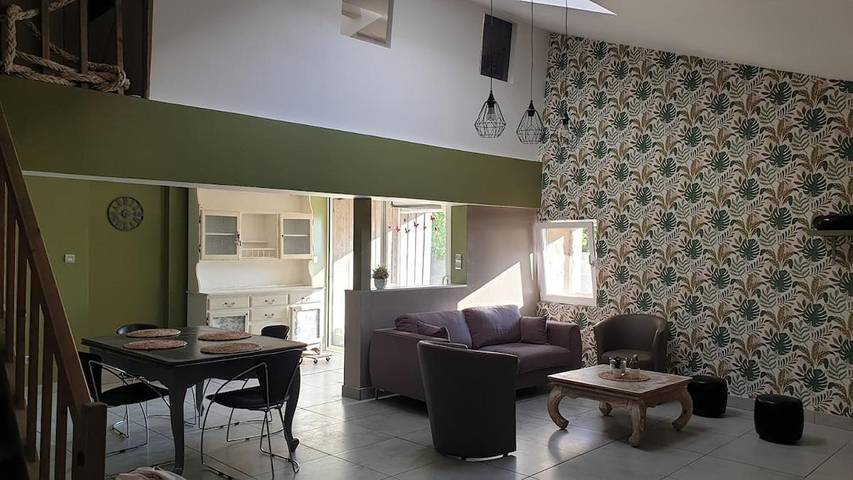Location de vacances pour 6 personnes, avec Balcon et Terrasse à Le Douhet