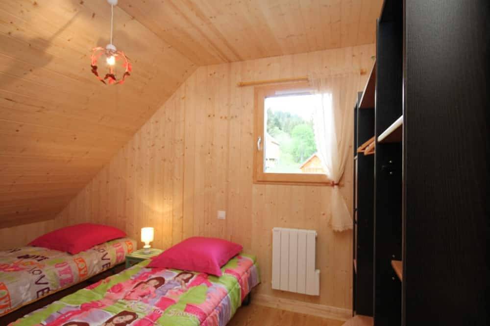 Chalet Mont-Dore avec terrasse, proche centre, 6 pers. in Mont-Dore, Parc naturel régional des Volcans d'Auvergne