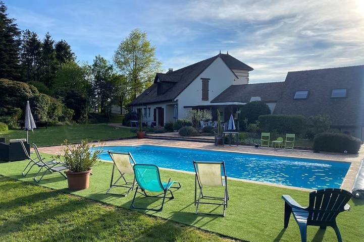 Location de vacances pour 14 personnes, avec balcon et jardin à Saint-Vallier (Saône-et-Loire)