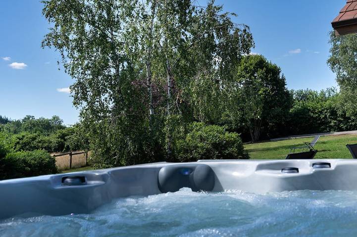 Gîte pour 6 personnes, avec Jacuzzi ainsi que Jardin et Sauna à Brazey-en-Morvan