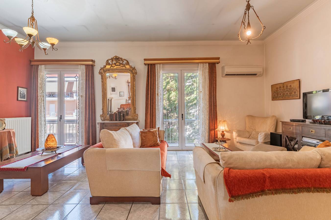 Ganze Wohnung, Apartment 'The Pirate's Mansion' mit Bergblick, Wlan und Klimaanlage in Nafplio, Argolis