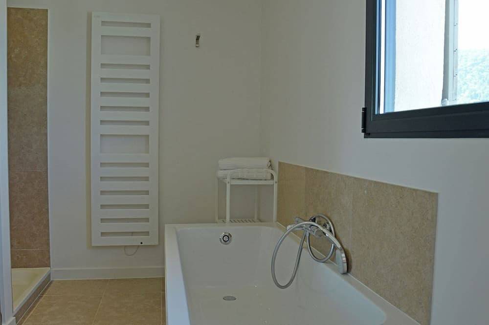 Villa à Malaucène avec piscine privée in Malaucène, Parc naturel régional du Mont-Ventoux