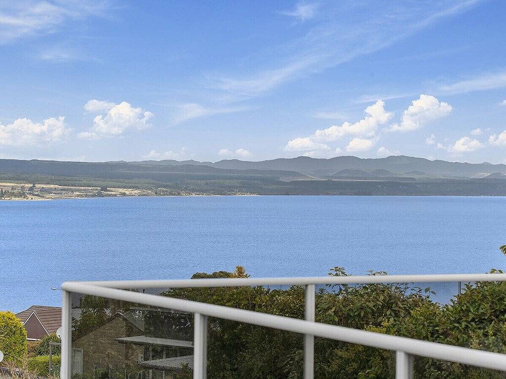 Hohe Lakeviews - Acacia Bay Ferienhaus in Taupo, Taupo District