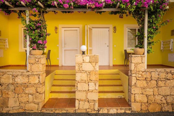 Appartement de vacances pour 2 personnes, avec jardin et vue ainsi que piscine et terrasse