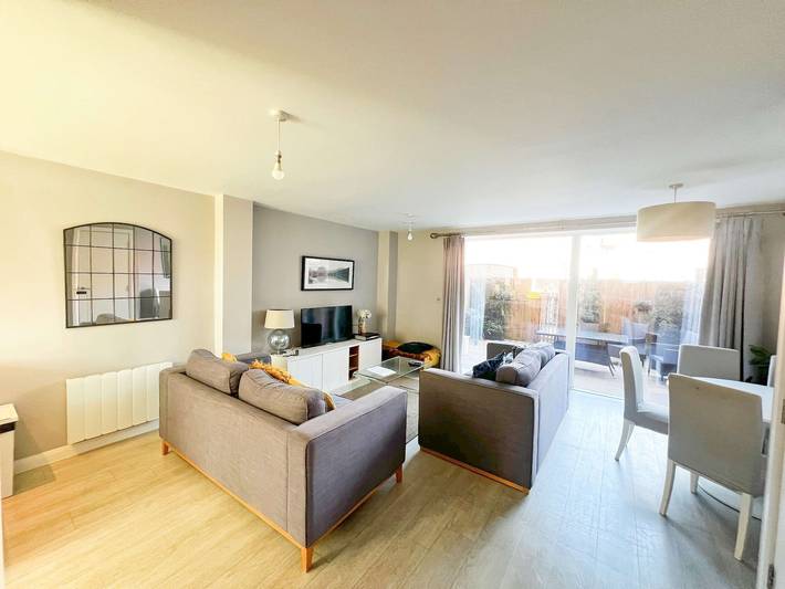 Holiday home for 5 people, with Balcony and Terrace as well as Garden in Bristol
