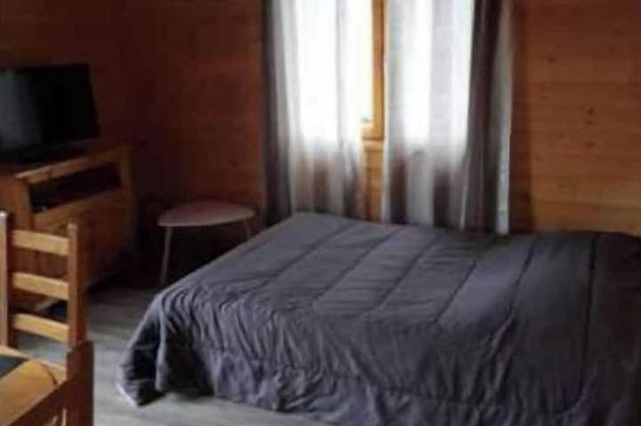 Gîte pour 6 personnes, avec terrasse dans Lac du Bouchet - 2