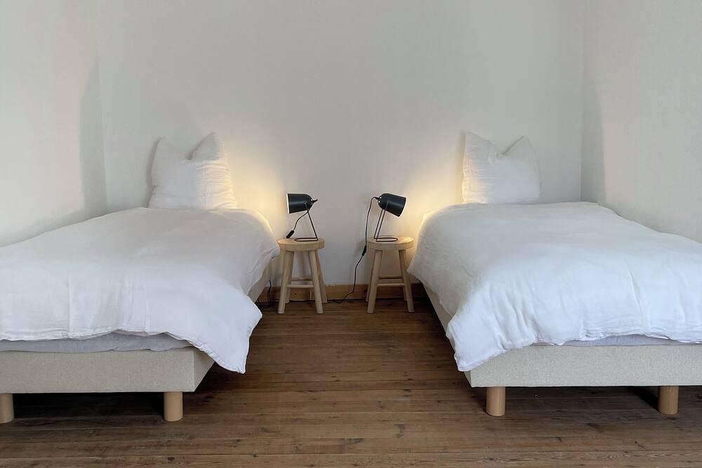 Grande maison 14 personnes, 20 min mer, 5 suites avec 5 Sdb privées, literie 5* in Rosporden, Région de Quimper