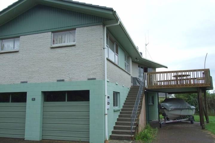 Holiday home for 12 people, with garden in New Zealand