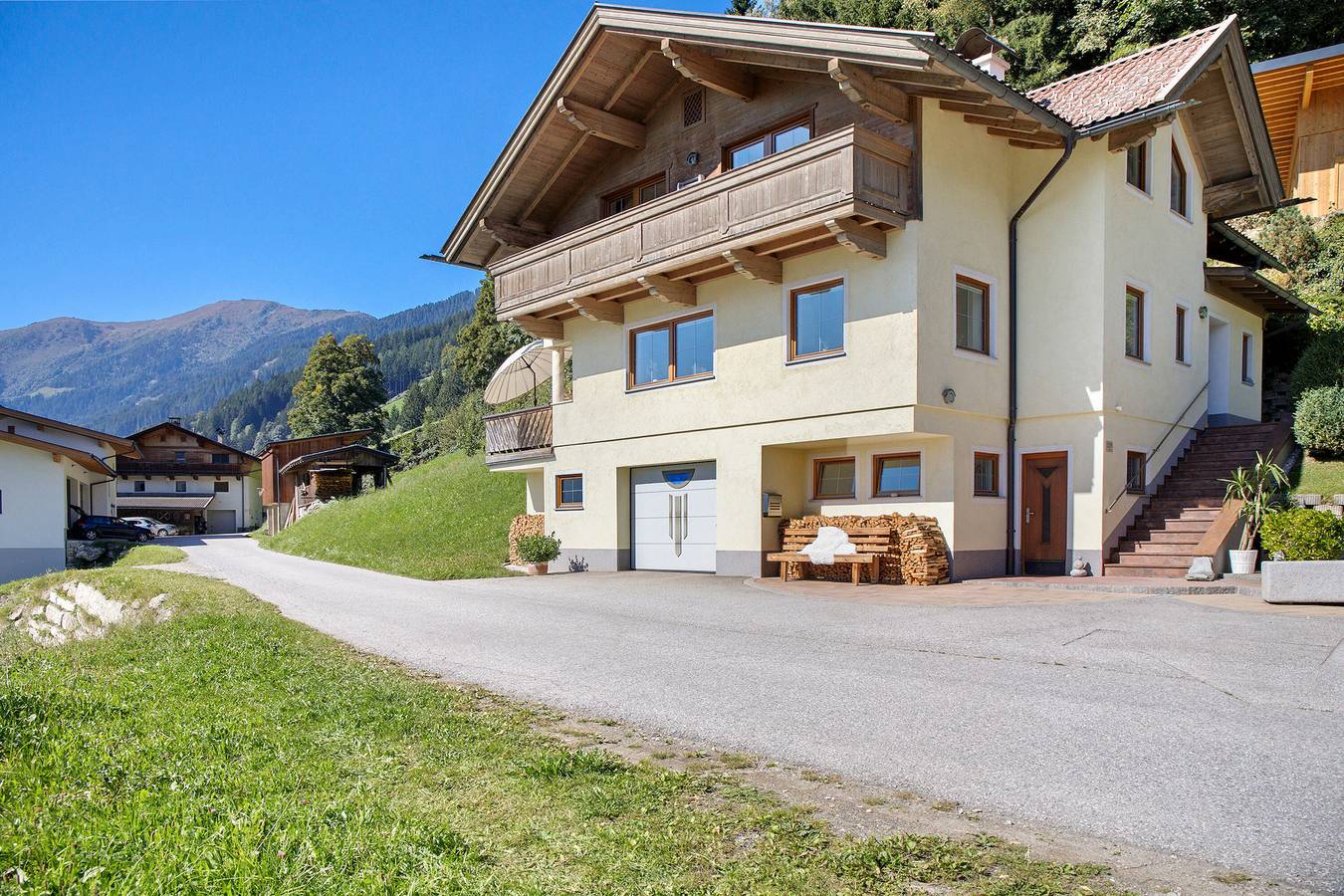 Holiday Home 'Zillertalblick' with Mountain View, Private Terrace and Wi-Fi in Zellberg, Tirolean lowland region