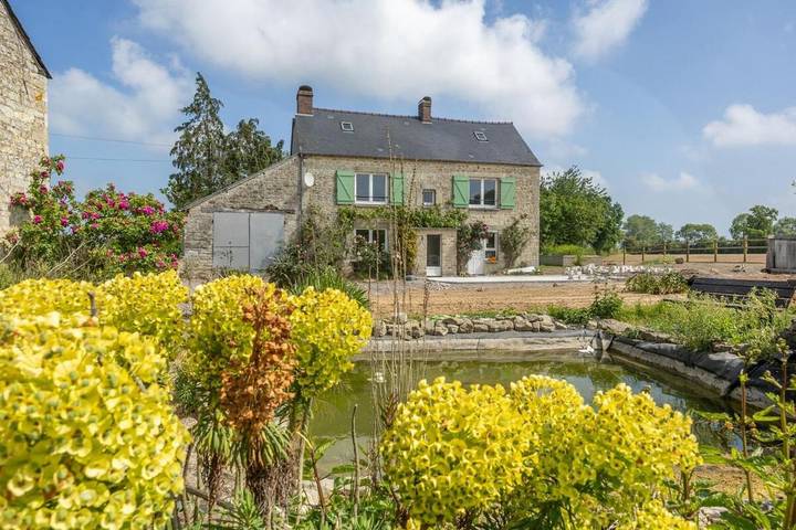 Location de vacances pour 8 personnes, avec jardin et terrasse à Mandeville-en-Bessin