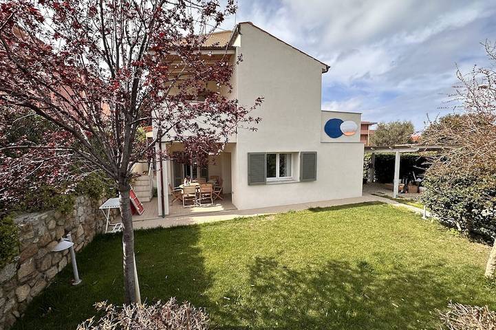 Ferienhaus für 8 Personen, mit Balkon und Whirlpool sowie Garten in Marciana Marina