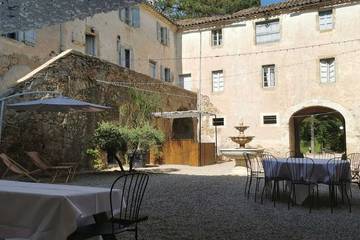 Château pour 15 personnes, avec jardin dans l' Hérault