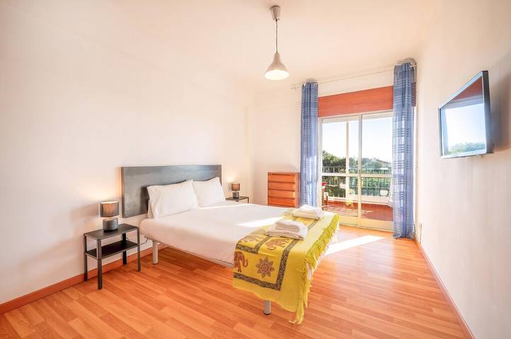 Ganze Wohnung, Ferienwohnung für 3 Personen mit Balkon in Carcavelos e Parede, Costa de Lisboa