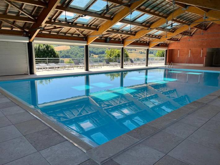 Gîte pour 4 personnes, avec terrasse ainsi que piscine et vue à Trébas - 2