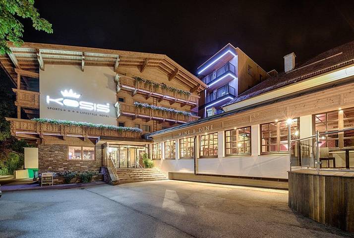 Hôtel, avec Balcon et Terrasse ainsi que Jardin et Sauna à Fügen