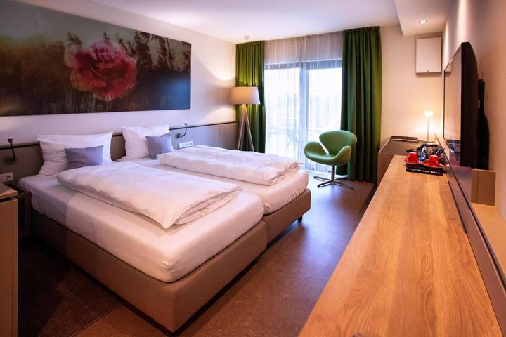 Hotel für 2 Personen, mit Balkon und Terrasse sowie Garten und Sauna in Eitorf - 4