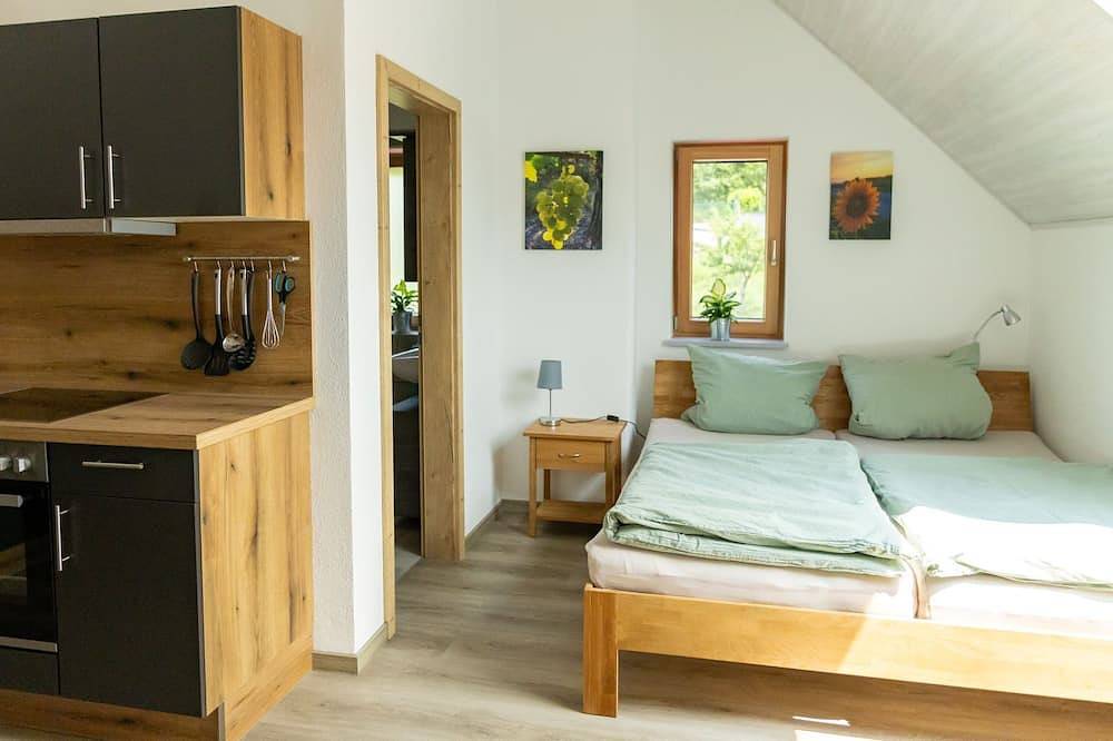 Ganze Wohnung, Modern eingerichtete Ferienwohnung für zwei Personen (26 qm) in Michelau i.Steigerwald, Fränkisches Weinland