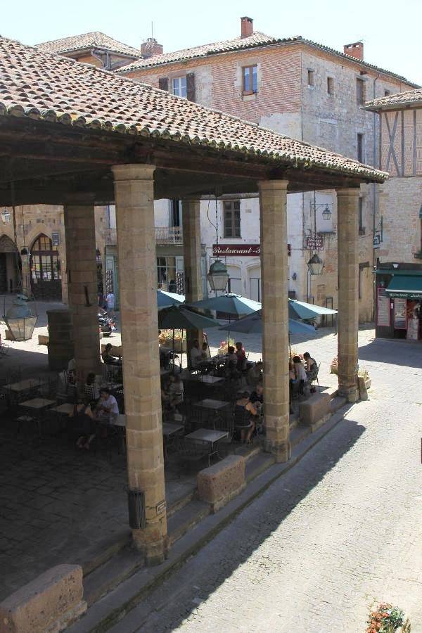 Chambre cozy et Salon de 60 m2 au coeur de la cité in Cordes-sur-Ciel, Région d'Albi