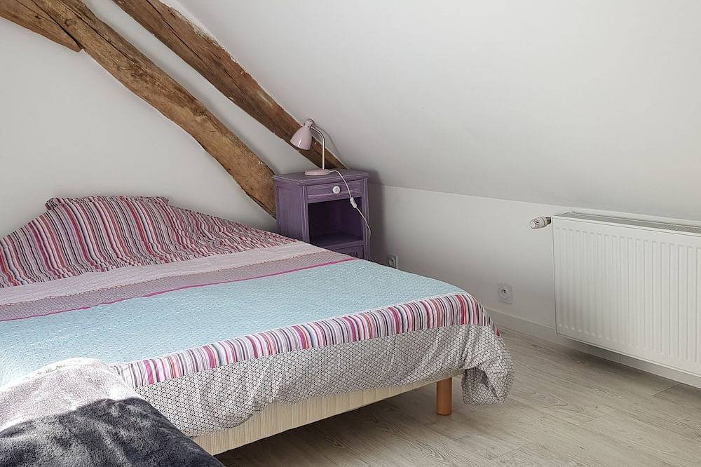 Jolie maison de campagne avec grand jardin in Diges, Région d'Auxerre
