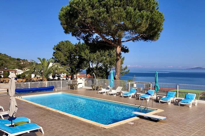 Appartement de vacances pour 2 personnes, avec jardin et piscine, animaux acceptés