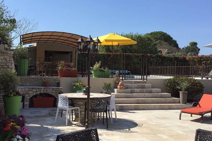 Maison 190m2 chambres climatisées, piscine privée, proche village in Velleron, Vaucluse