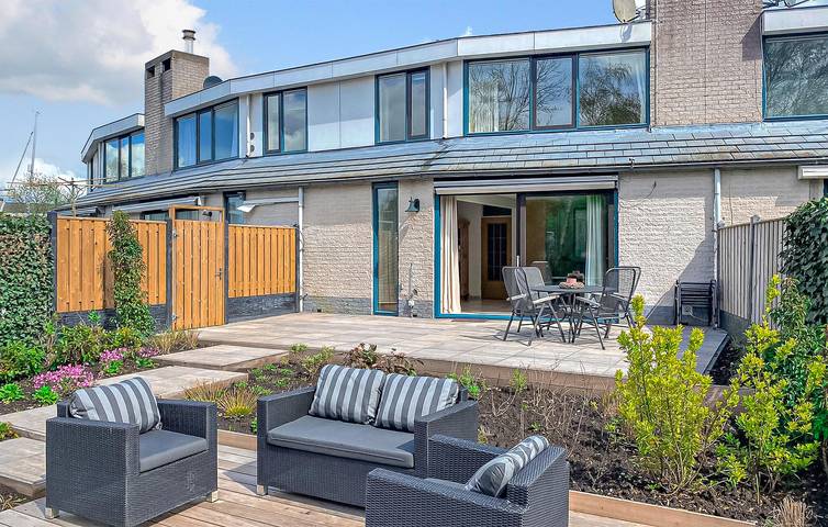 Vakantiehuis voor 5 personen, with terras and uitzicht as well as tuin in Lemmer