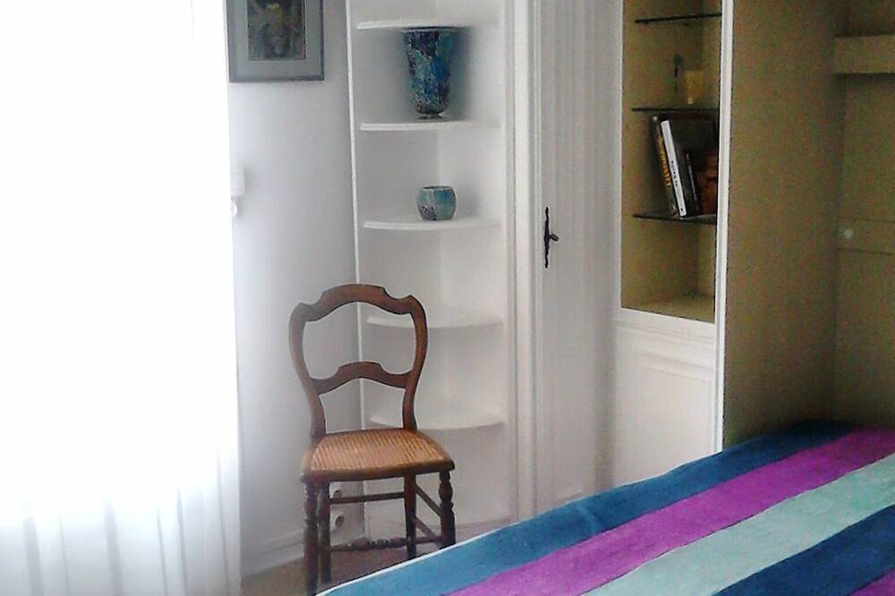 Appartement entier, Grand appartement  lumineux avec terrasse, très belle vue, centre historique in Salon-de-Provence, Côte méditerranéenne (France)