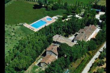 Gîte pour 5 personnes, avec balcon ainsi que jardin et piscine à Corciano