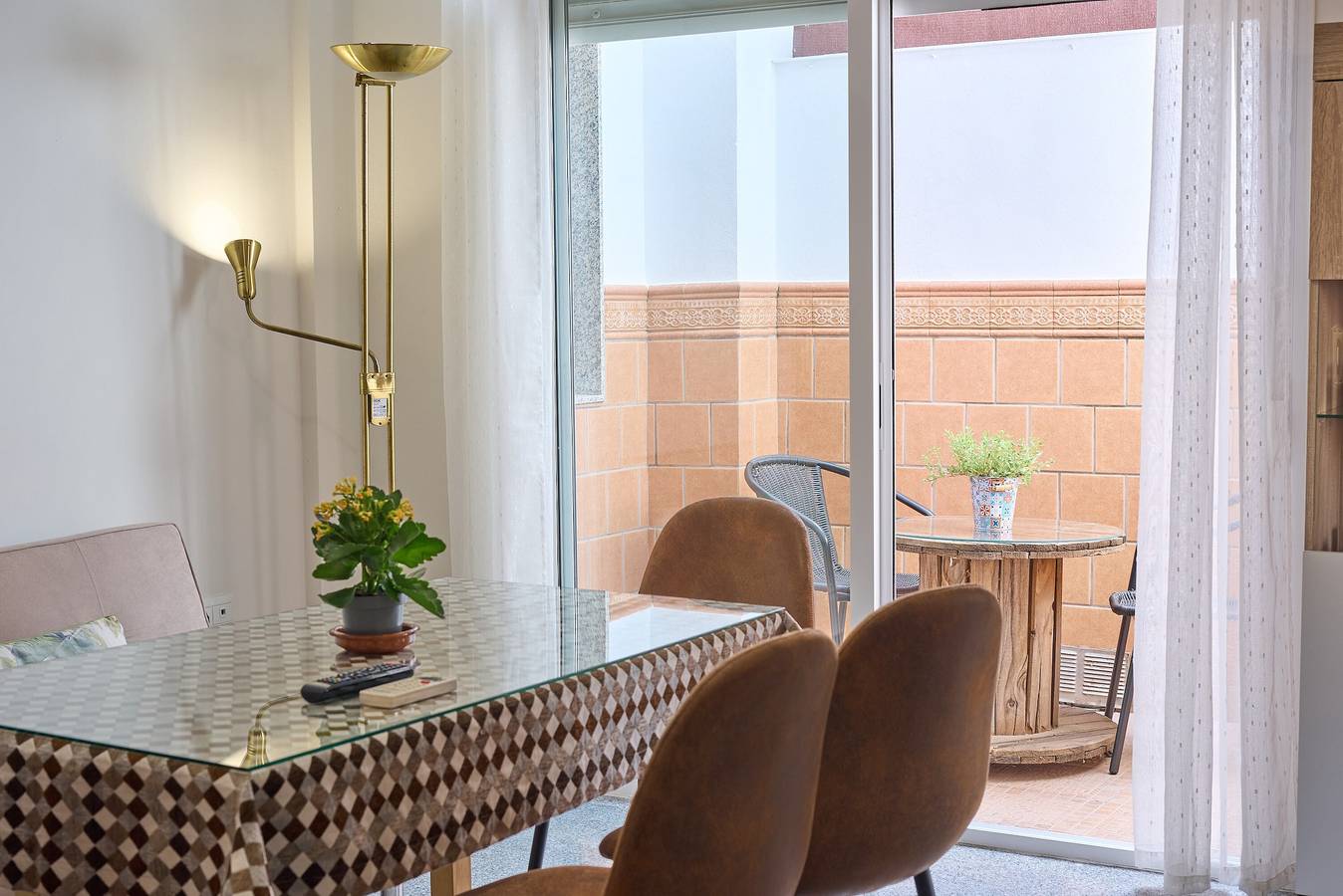 Ganze Wohnung, Ferienwohnung 'La Molina' mit Bergblick, privater Terrasse und Balkon in Rute, Sierras Subbéticas