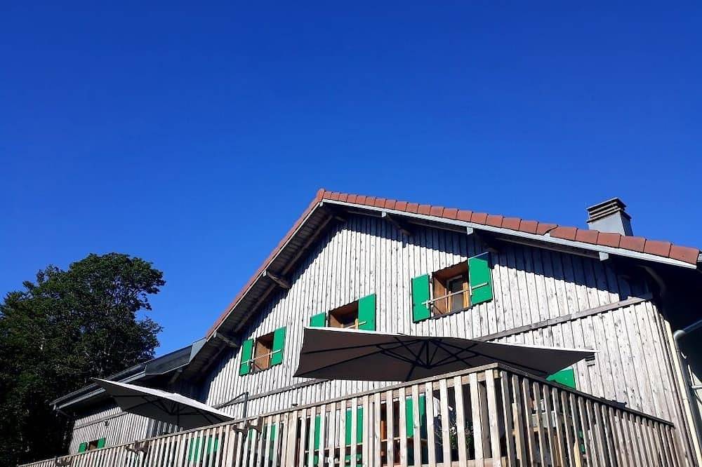 Chalet 16 pers gelegen op de top van de Ballon d'Alasce in de buurt van de receptie in Saint-Maurice-sur-Moselle, Épinal en omgeving