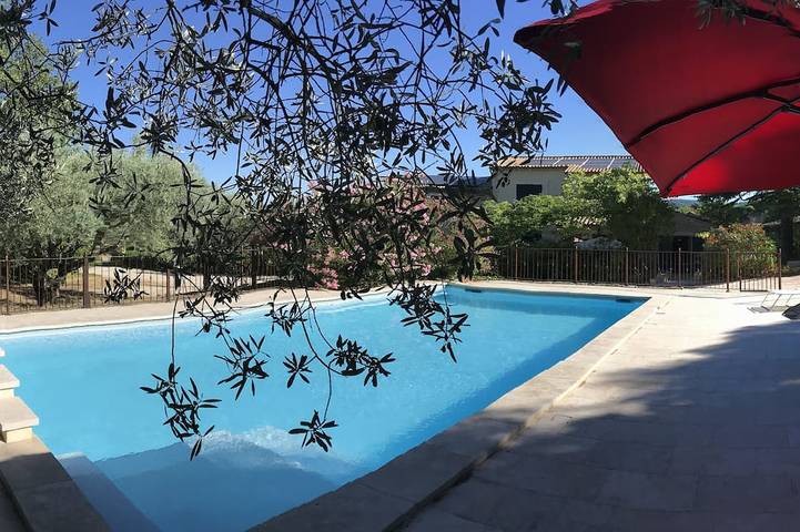 Gîte pour 10 personnes, avec jardin à Saint-Michel-d'Euzet
