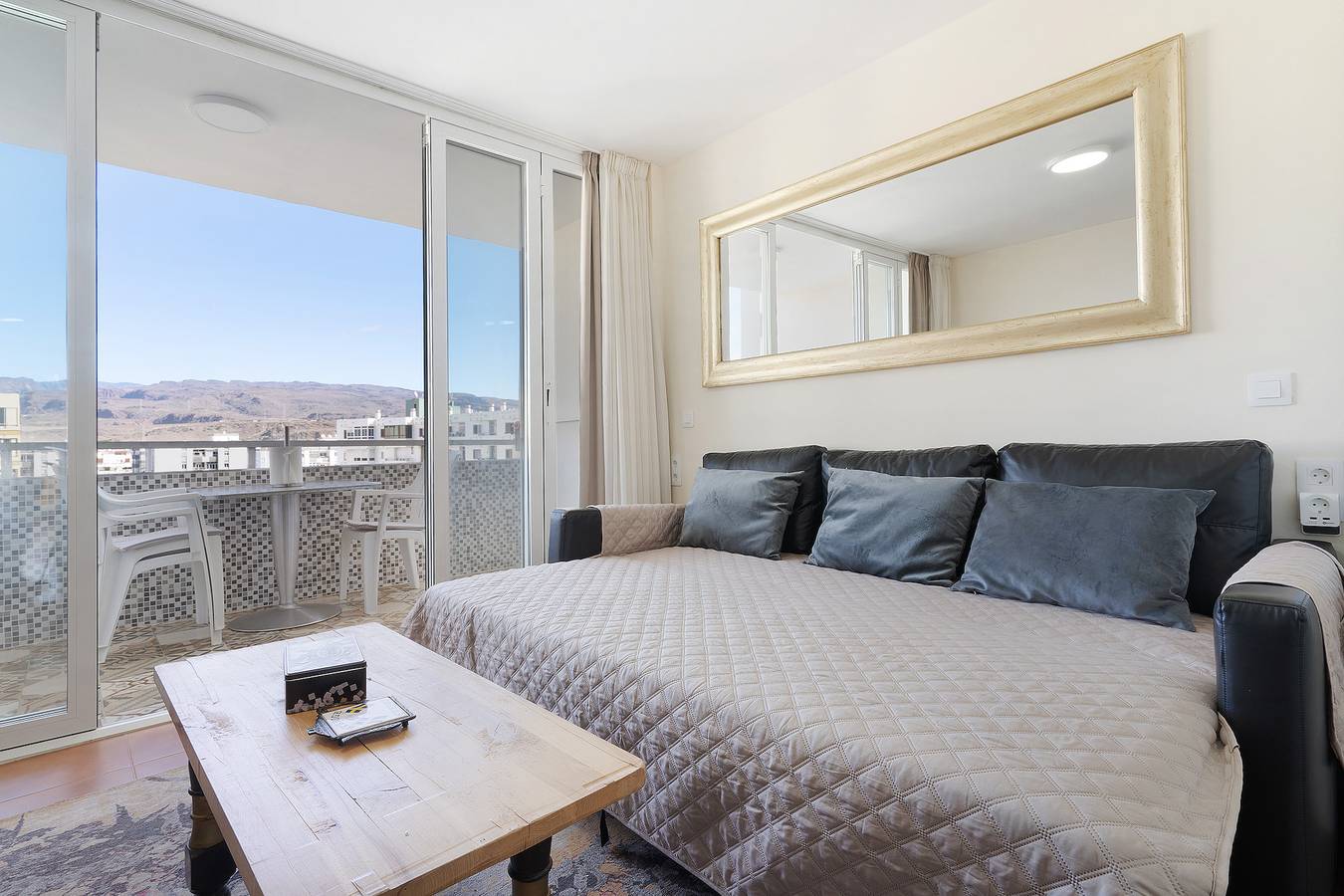 Entire apartment, Holiday Apartment "Los Molinos 735" with Sea View, Shared Pool & Wi-Fi in Maspalomas, San Bartolomé de Tirajana