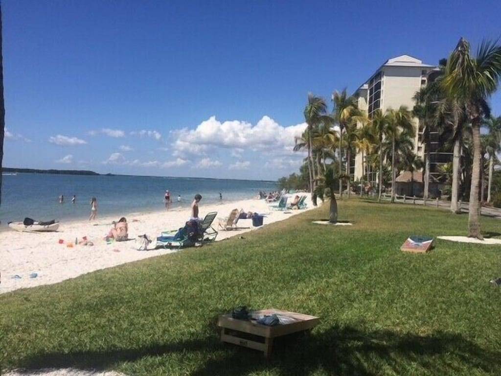 Ganze Wohnung, Blick auf das Wasser mit Private Beach Condo im Sanibel Harbor Resort in Punta Rassa, Southwest Florida