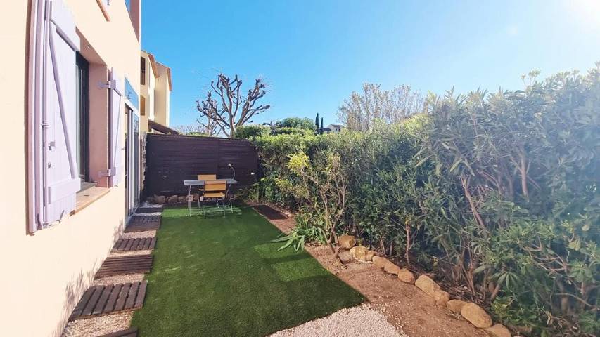 Gîte pour 4 personnes, avec terrasse ainsi que jardin et piscine dans Plage Coupereau - 3