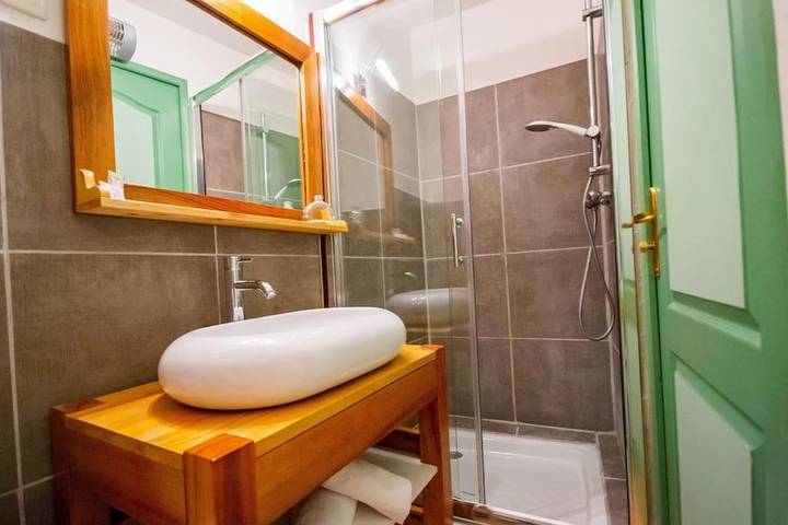 Location de vacances pour 6 personnes, avec terrasse et vue à Aigues-Vives (Hérault) - 2