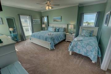 Vacation Home for 19 Guests in Sandbridge, Virginia Beach, Picture 4