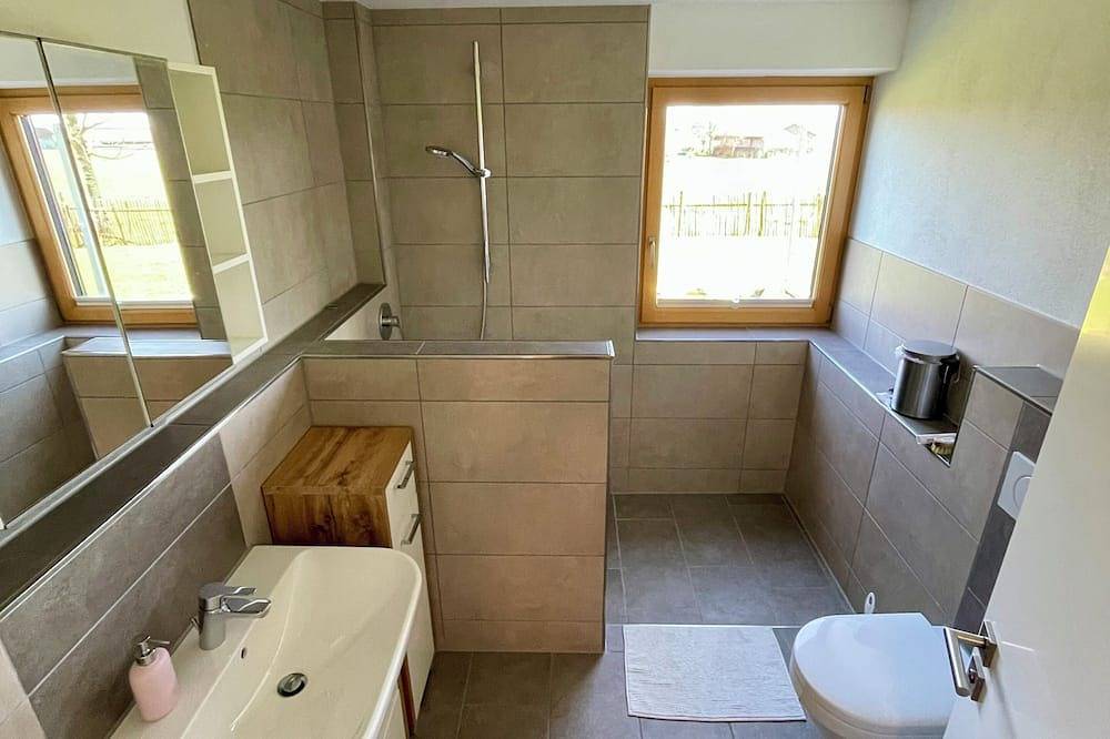 Ganze Wohnung, Modernes Apartment mit Bergpanorama & Terrasse in Unterthingau, Bayerisch Schwaben