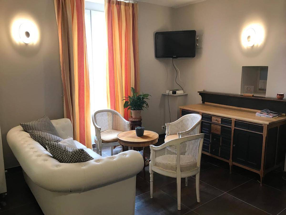 Basic Triple Room in La Roche-sur-Yon, Vallée de la Loire