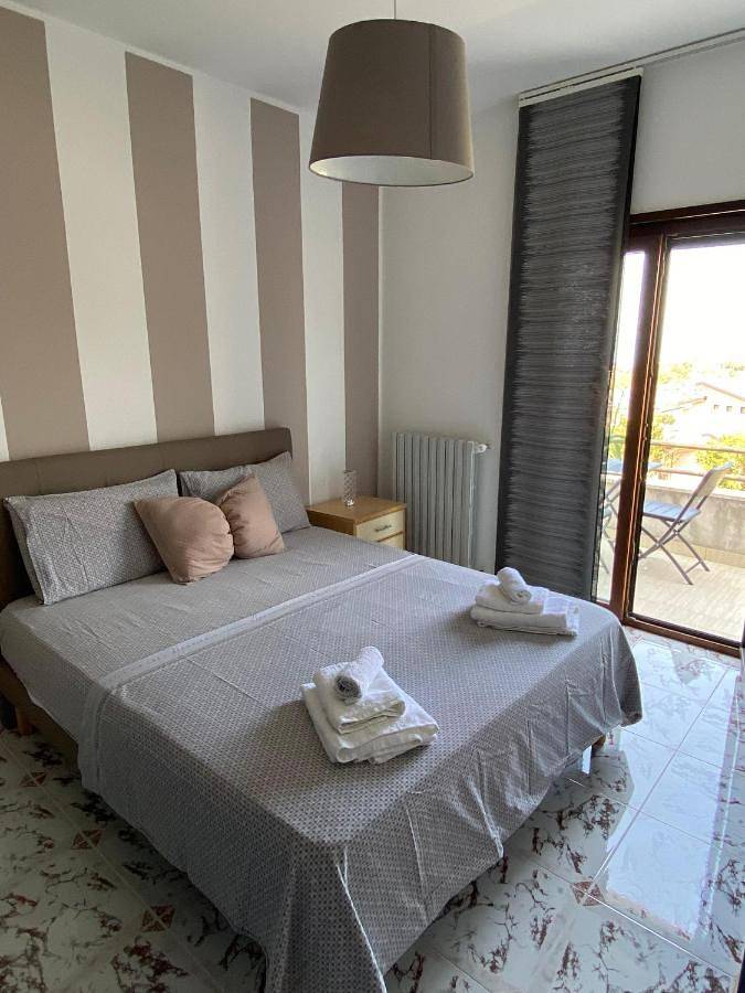 Chambre d’hôte pour 4 personnes, avec vue ainsi que jardin et piscine à Praia a Mare - 4