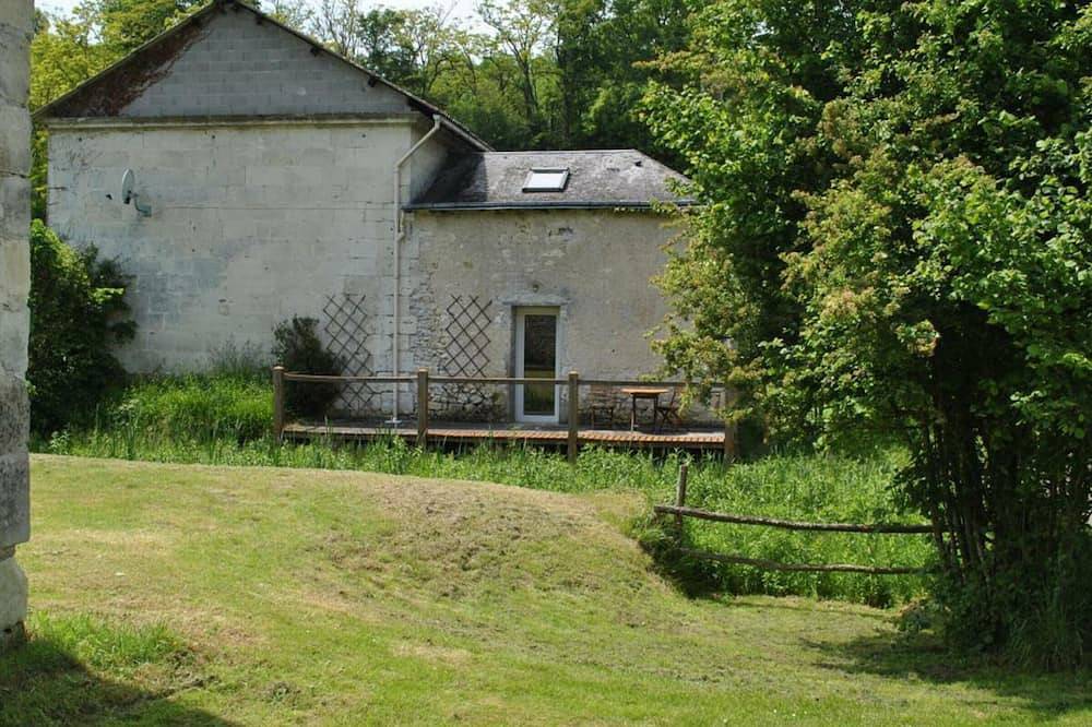 Charmant gîte paysan Xixe avec terrasse et jardin bordé par un ruisseau, à 1,5 km d'Azay-le-Rideau in Cheillé, Vallée de la Loire