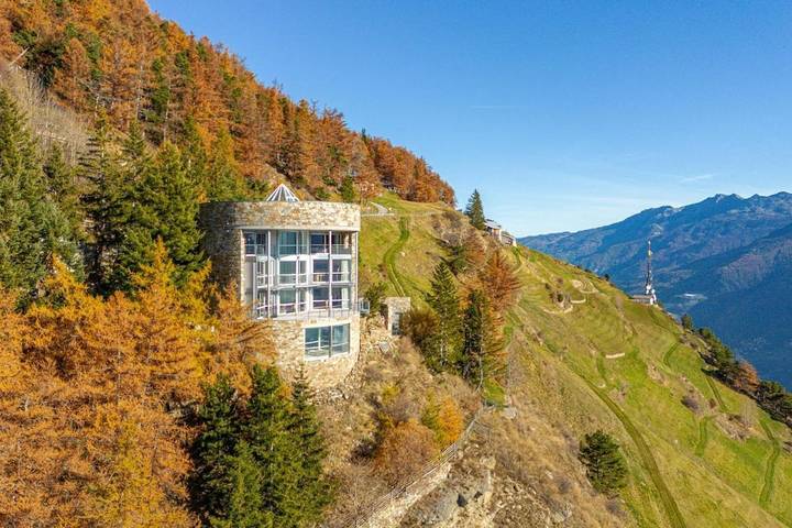 Chalet für 6 Personen, mit Balkon und Whirlpool sowie Terrasse und Garten im Vinschgau