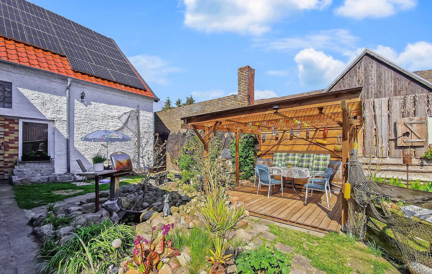Ganze Ferienwohnung, Gemütliches Obergeschoss-Apartment mit Parkplatz, Garten & Internet - 1,5km zum Canow Center in Kleinzerlang, Rheinsberg