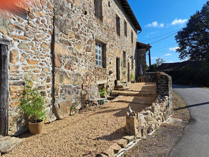 Location de vacances pour 9 personnes, avec Terrasse et Vue à Roussines