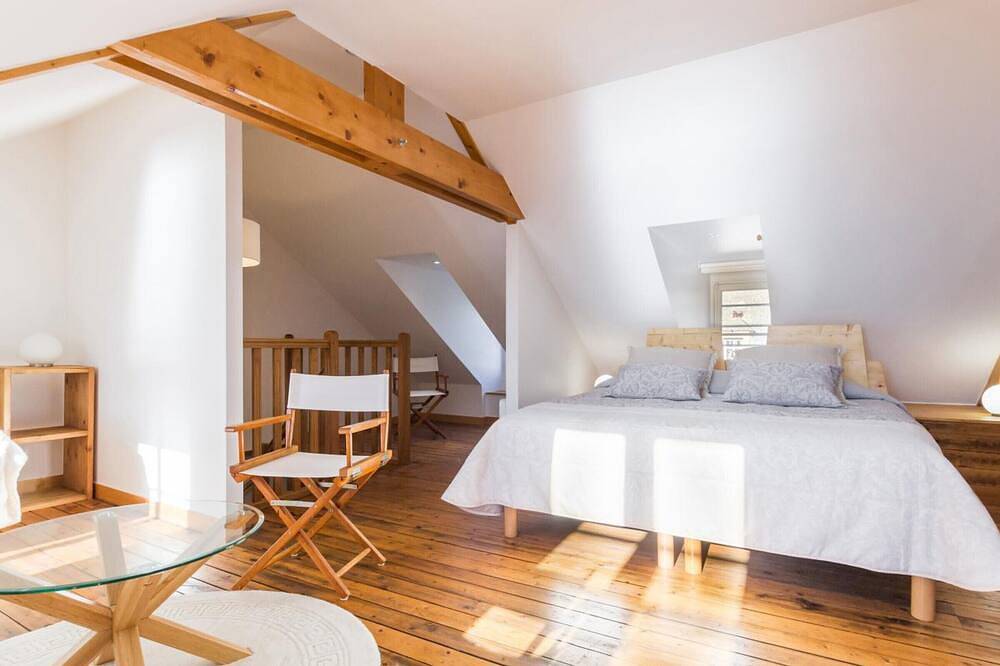 Renovated Townhouse with Terrace, Internet and Sea View in Barfleur, Cherbourg region