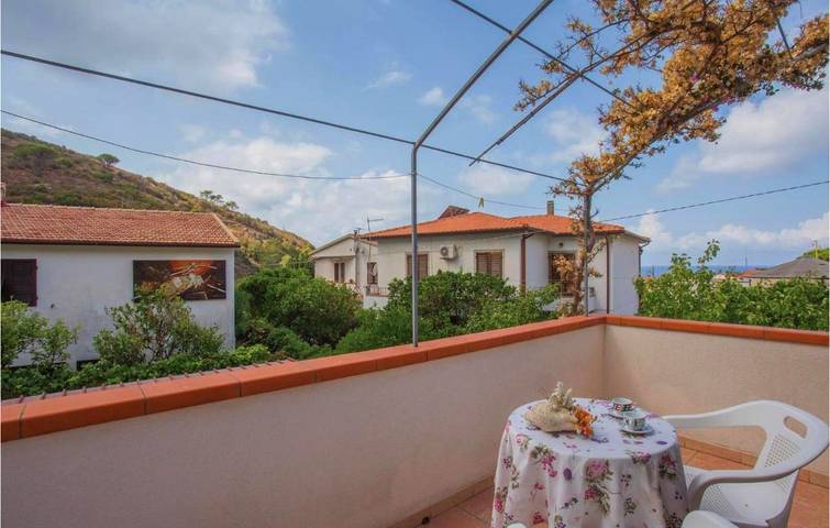 Casa vacanza per 7 persone, con giardino a Pomonte