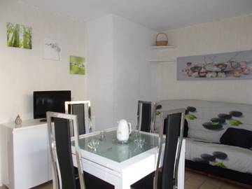 Gîte pour 2 personnes, avec jardin à Cazaubon
