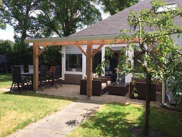 Huisje aan zee voor 6 personen, with kinderzwembad and terras as well as tuin in Zeeland