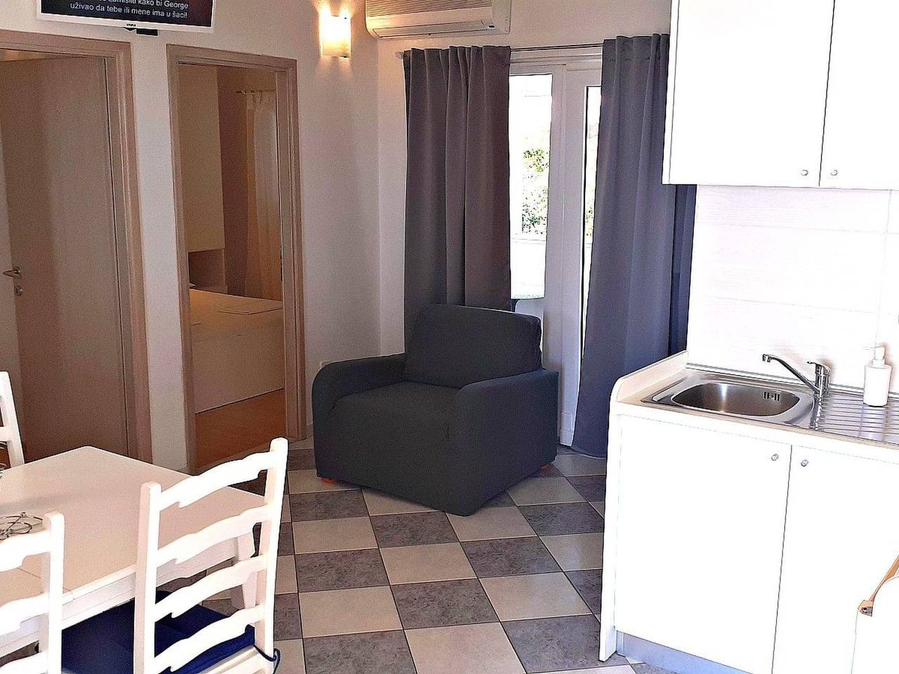 Hel leilighet, Mit Blick auf das Wasser in Baska Voda, Makarska Riviera